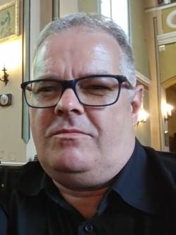 IMRE, 51 �ves t�rskeres� f�rfi, P�sp�klad�ny