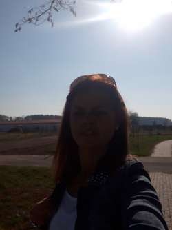 Bogi, 45 �ves t�rskeres� n�, Zs�mb�k