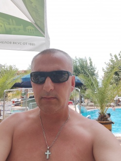 L�szl�, 49 �ves t�rskeres� f�rfi, G�nc