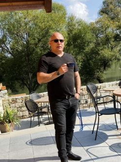 Janos, 61 �ves t�rskeres� f�rfi, Ny�regyh�za