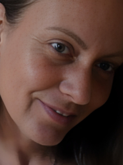 Rebeka, 47 �ves t�rskeres� n�, Salomv�r