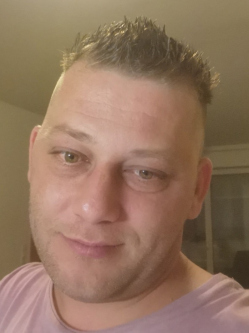 Attila, 40 �ves t�rskeres� f�rfi, Fels�-Ausztria