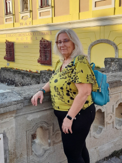 Katalin, 62 �ves t�rskeres� n�, Vecs�s