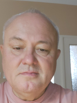 L�szl�, 60 �ves t�rskeres� f�rfi, Dunaf�ldv�r