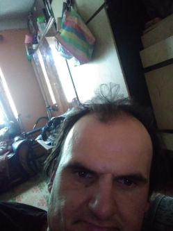 Norbert, 36 �ves t�rskeres� f�rfi, Mez�t�r