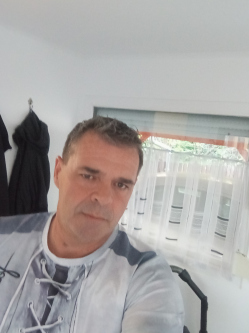 Tibor, 55 �ves t�rskeres� f�rfi, B�k�sszentandr�s