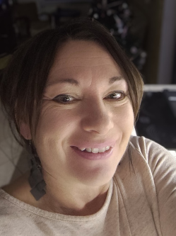 Judit, 54 �ves t�rskeres� n�, Gy�r