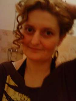 Kata, 50 �ves t�rskeres� n�, Palot�s