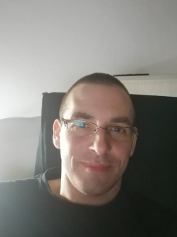 R�bert, 43 �ves t�rskeres� f�rfi, Lenti