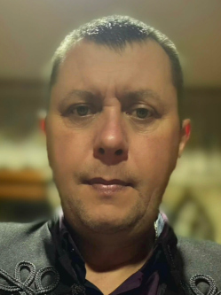 Zsolt, 47 �ves csanytelki t�rskeres� f�rfi