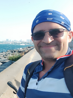 Andr�s, 44 �ves t�rskeres� f�rfi, Nagyb�nhegyes