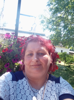 Zs�fia, 59 �ves t�rskeres� n�, Verseg