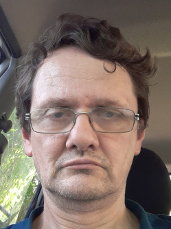 Zoli, 56 �ves t�rskeres� f�rfi, Tesk�nd