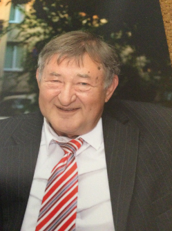 Laci, 77 �ves t�rskeres� f�rfi, Tiszaf�red