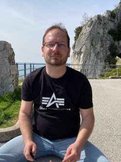 Peter, 48 �ves t�rskeres� f�rfi, Koz�rmisleny