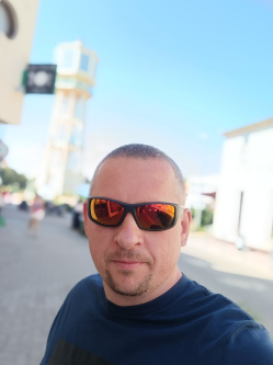Mikl�s, 41 �ves t�rskeres� f�rfi, Lud�nyhal�szi