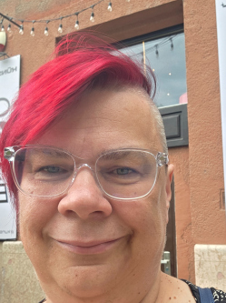 Ren�ta, 51 �ves t�rskeres� n�, Tatab�nya