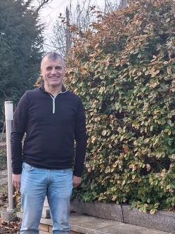Tam�s, 56 �ves t�rskeres� f�rfi, Csob�nka