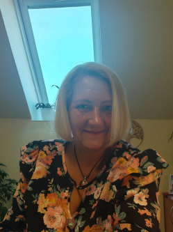 Be�ta, 51 �ves t�rskeres� n�, Monor