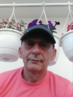 Szil�rd, 56 �ves t�rskeres� f�rfi, Salg�tarj�n