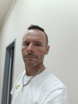Dezs�, 47 �ves t�rskeres� f�rfi, Balatonendr�d