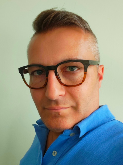 Tomi, 43 �ves t�rskeres� f�rfi, Nagyk�r�s