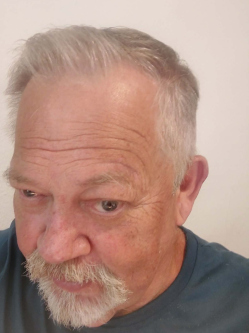 Tibor, 65 �ves t�rskeres� f�rfi, P�szt�