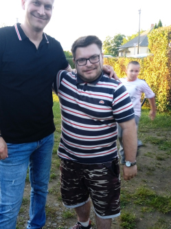 Roland, 23 �ves t�rskeres� f�rfi, Pap