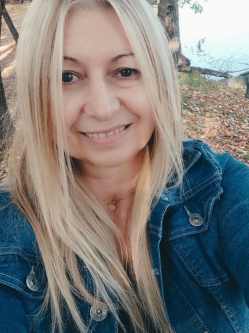 Kata, 52 �ves t�rskeres� n�, H�dmez�v�s�rhely