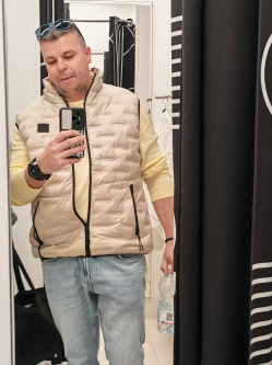 Roli, 40 �ves t�rskeres� f�rfi, P�szt�