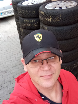 Tam�s, 48 �ves t�rskeres� f�rfi, Budapest