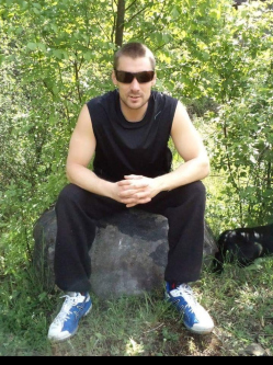 M�rk, 40 �ves t�rskeres� f�rfi, Gy�ngy�s