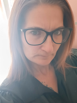 Bernadett, 34 �ves t�rskeres� n�, Esztergom