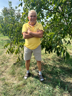 P�l, 71 �ves t�rskeres� f�rfi, Balatonalm�di