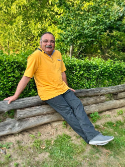 Zolt�n, 65 �ves t�rskeres� f�rfi, R�ckeve