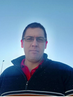 Ferenc, 31 �ves t�rskeres� f�rfi, Cset�ny