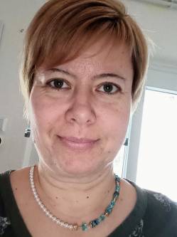 Krisztina, 47 �ves t�rskeres� n�, Verpel�t