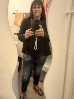 Lilla, 55 �ves t�rskeres� n�, Sz�kesfeh�rv�r