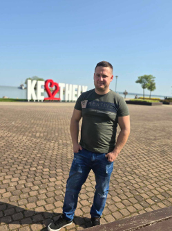 G�bor, 33 �ves t�rskeres� f�rfi, Nemeshany