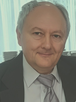 Viktor, 68 �ves t�rskeres� f�rfi, Debrecen