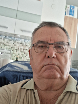 B�la, 77 �ves t�rskeres� f�rfi, Dunakeszi