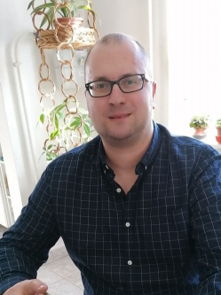 Gergely, 40 �ves t�rskeres� f�rfi, K�rmend