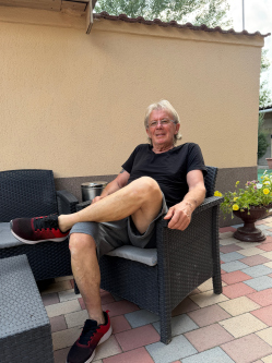 S�ndor, 72 �ves t�rskeres� f�rfi, Gara