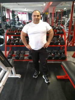 Tomi, 49 �ves t�rskeres� f�rfi, Andornakt�lya