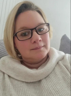Bianka, 42 �ves t�rskeres� n�, Tatab�nya