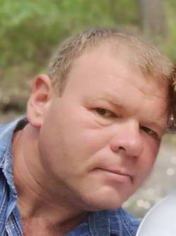 Szabolcs, 47 �ves t�rskeres� f�rfi, P�szt�