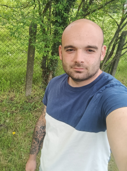 Rich�rd, 31 �ves t�rskeres� f�rfi, Celld�m�lk