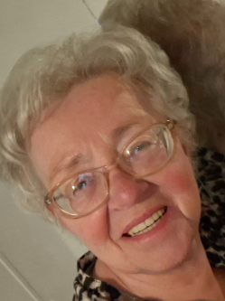Szabinka, 72 �ves t�rskeres� n�, Budapest