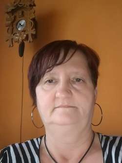 Kl�ra, 65 �ves t�rskeres� n�, �zd