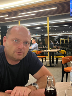 Istvan, 44 �ves t�rskeres� f�rfi, Pakod
